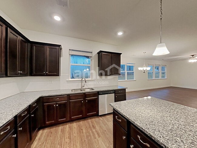 Photo - 425 Levon Ct