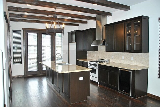 Photo - 5312 Inker St