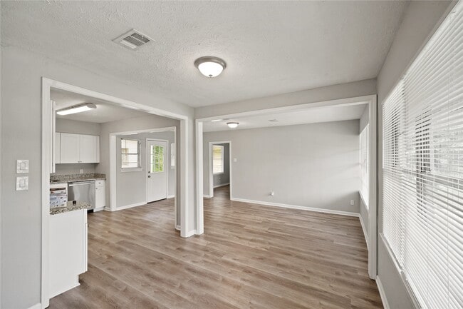 Photo - 5822 Glenhurst Dr