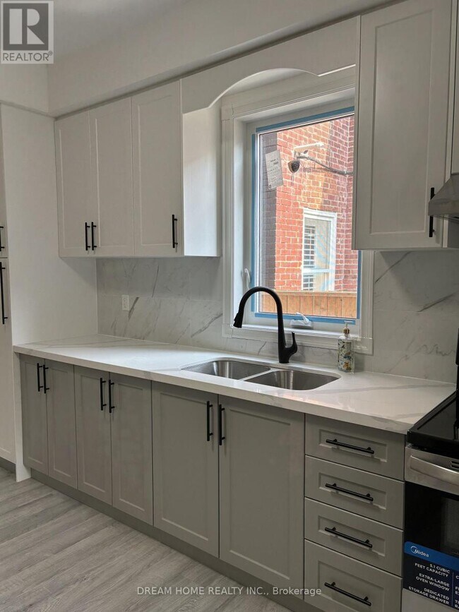 Photo - 262 Clinton St