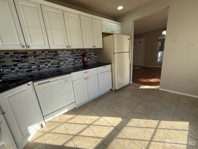 Photo - 131 Albury Way