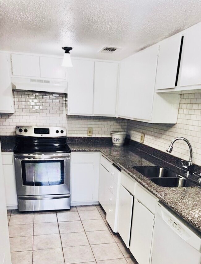 Photo - 5329 Lost Forest Dr Unit 5329