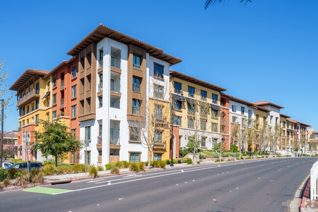 Building Photo - Renaissance Square