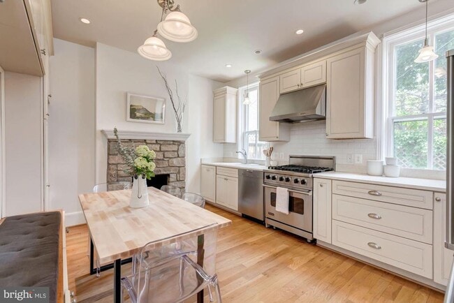 Photo - 1409 33rd St NW