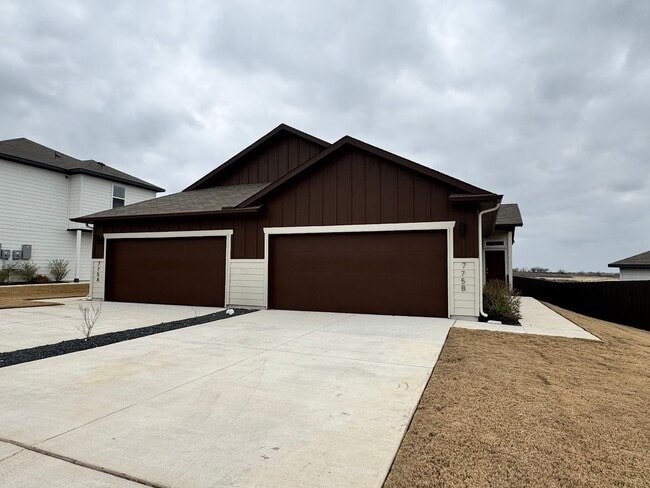 Photo - Beautiful Duplex Available In Emma Park!