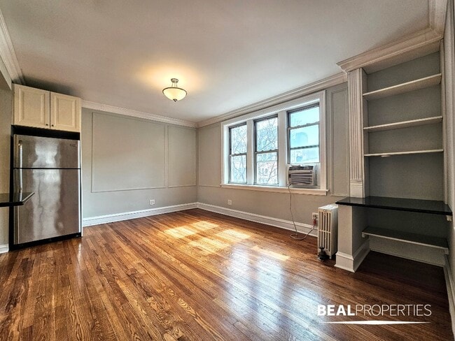 Building Photo - 548 W Surf St Unit 2