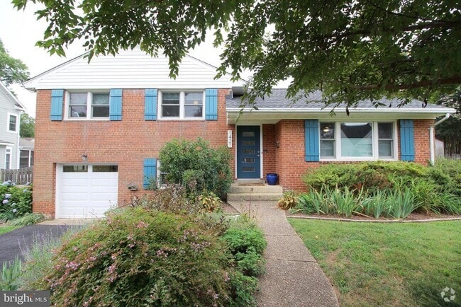 Building Photo - 1421 Mayflower Dr Rental