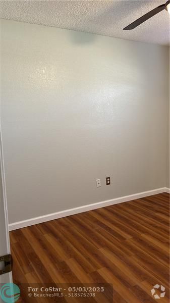 Building Photo - 1922 SE West Dunbrooke Cir Rental
