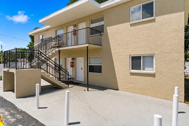 Updated 2-bedroom apartment in St. Petersburg offering 650 square feet of refreshed living space ...
