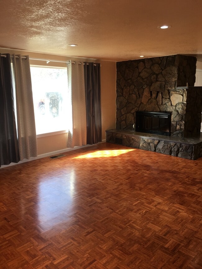 Photo - 3 bedroom 2 bathroom house - Stewart Lennox