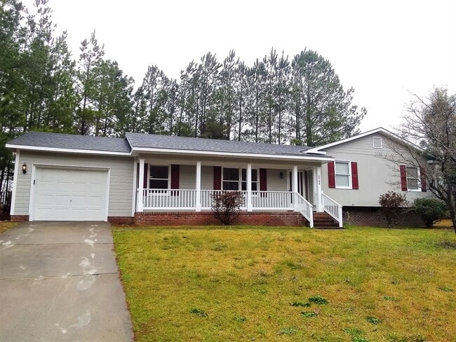 Building Photo - UPDATED & SPACIOUS 3 Bedroom 2 Bathroom home close to SHOPPING & FT BRAGG!!