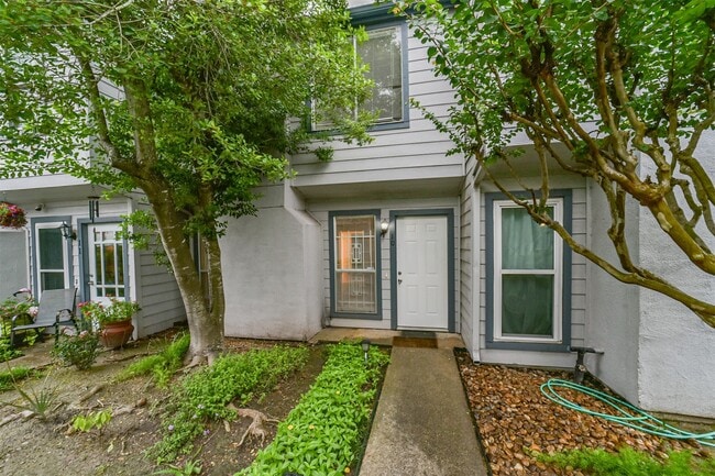 5917 Fairdale Ln Unit 10