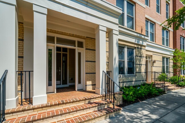 Building Photo - 2209 Richmond Hwy Unit 2209 RIchmond Hwy 101, Alexandria, VA