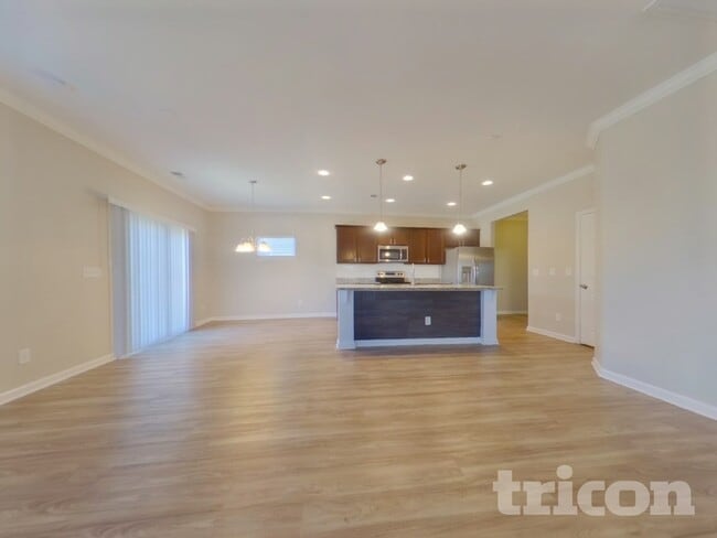 Photo - 260 Bonhomme Cir