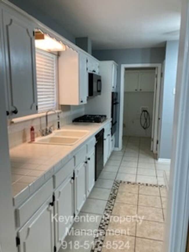 Photo - 3 Bed | 2 Full Bath | 31st & Memorial