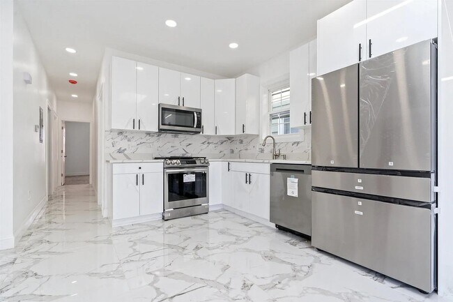 Photo - 133 W 4TH St Unit 2