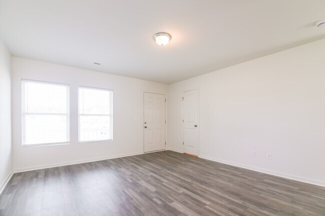 Photo - 2203 Samuel Ln