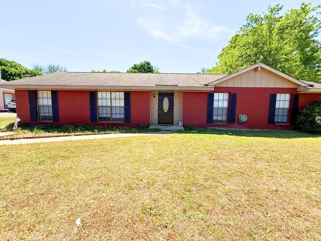 Building Photo - AVAILABLE NOW!!!