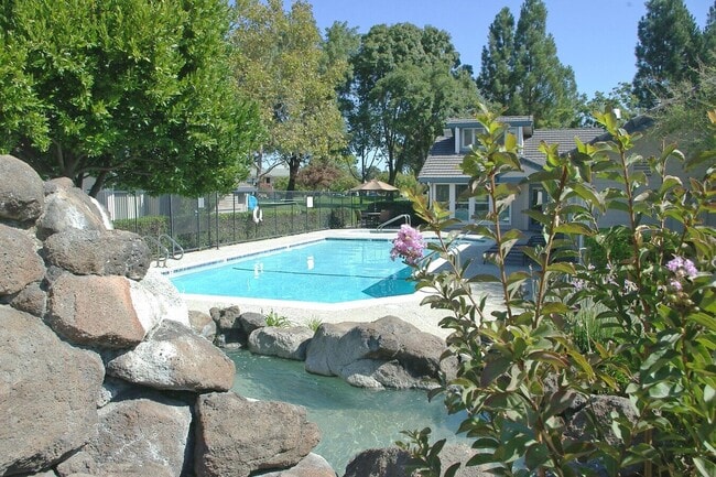 Piscina - Chardonnay Gardens