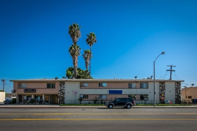 Ramona Apts