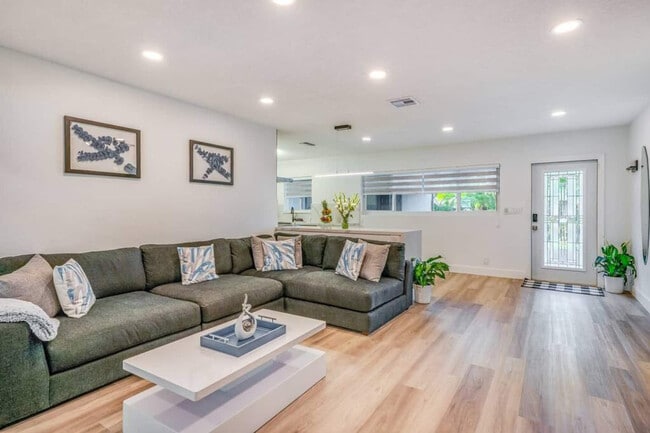 Photo - 834 SW 14th Ct Unidad SI FL1-ID1475651P