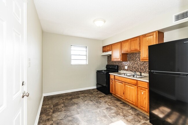 Photo - 8318-8320 Wabash Ave Unit 8318 Wabash