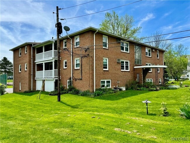 Building Photo - 6321 W Quaker St Rental
