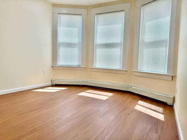 Photo - 19 Baldwin Ave Unit 2