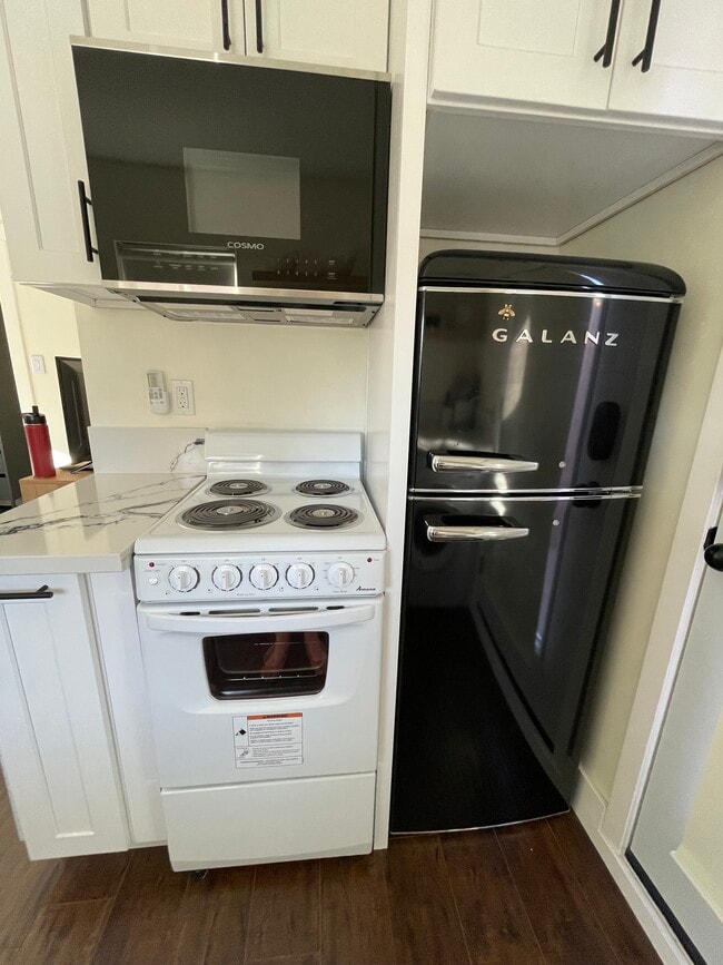 Photo - 17432 Covello St