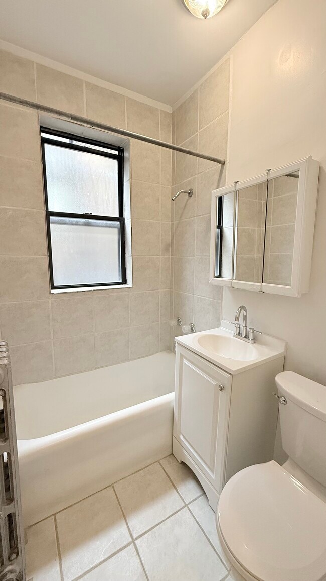 Photo - 839 W Sheridan Rd Unit 205