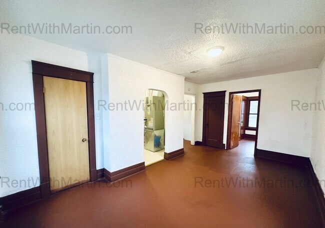 Photo - 820 W 2nd St Unit Apt 2