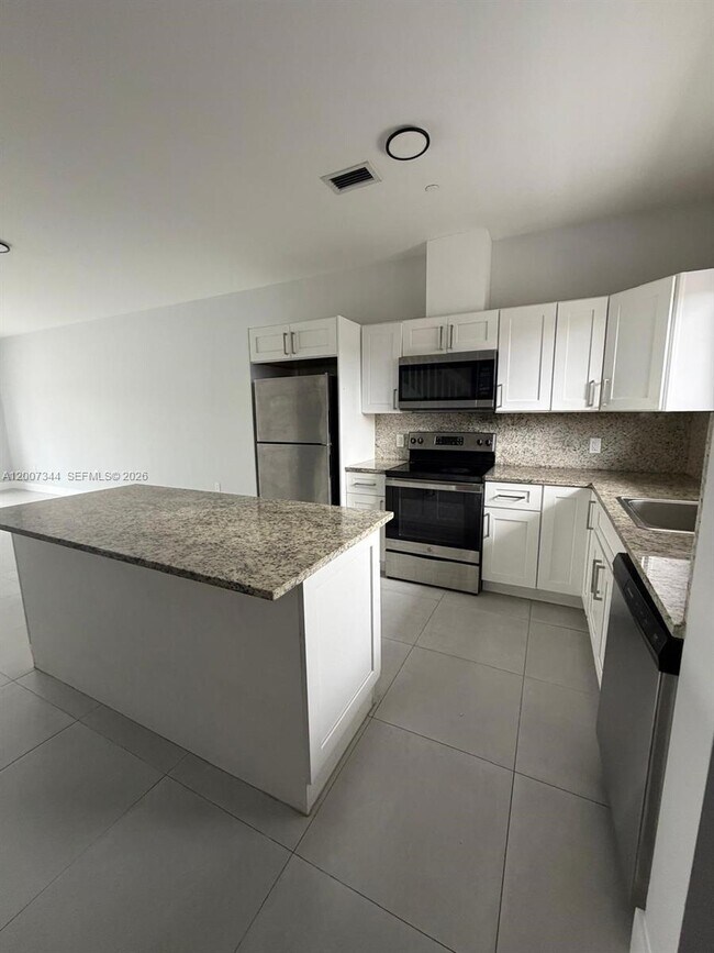 Photo - 381 E 50th St Unit 6