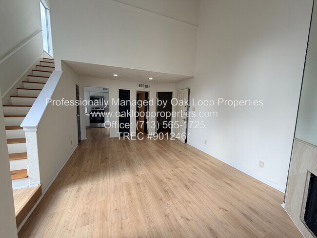 Photo - 10855 Meadowglen Ln