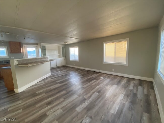 Photo - 4331 W Victoria St