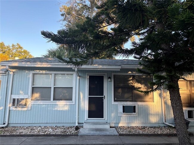 Building Photo - 1102 Sunset Point Rd Unit 2