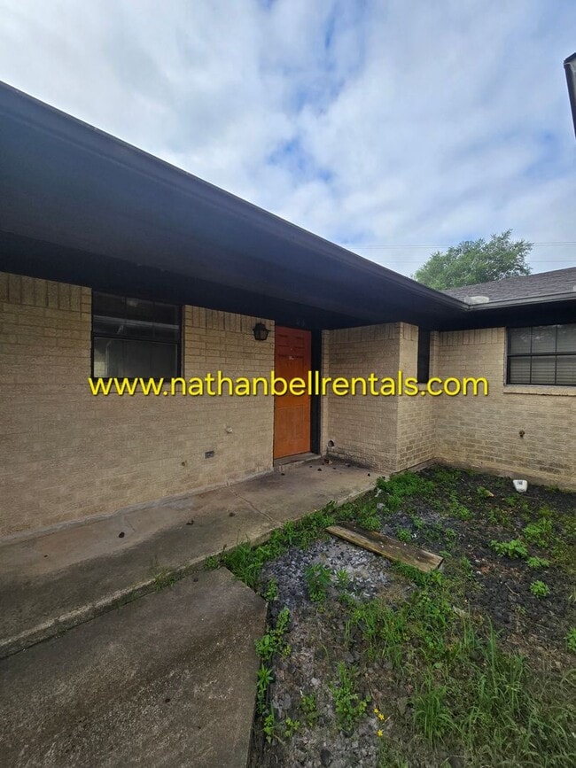 Building Photo - 3766 Clarksville St
