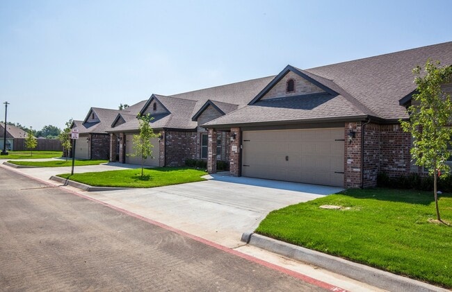 Building Photo - ***240-B Commercial*** Rental
