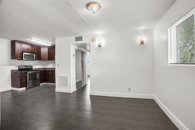 Photo - 37 SW 14th St Unit 10