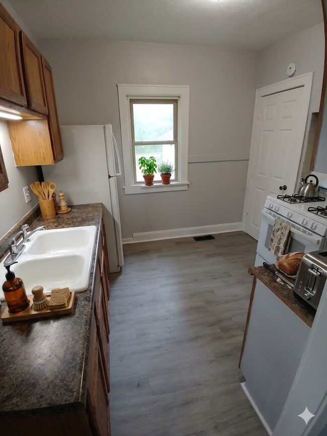 Photo - 912 Furman St