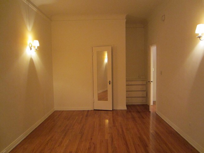 Photo - 115 N Sweetzer Ave