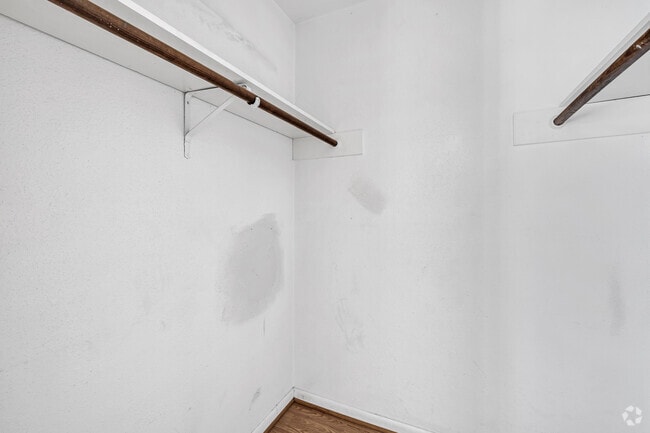 1BR, 1BA - 440SF - Primary Closet - Heritage Court Apartments