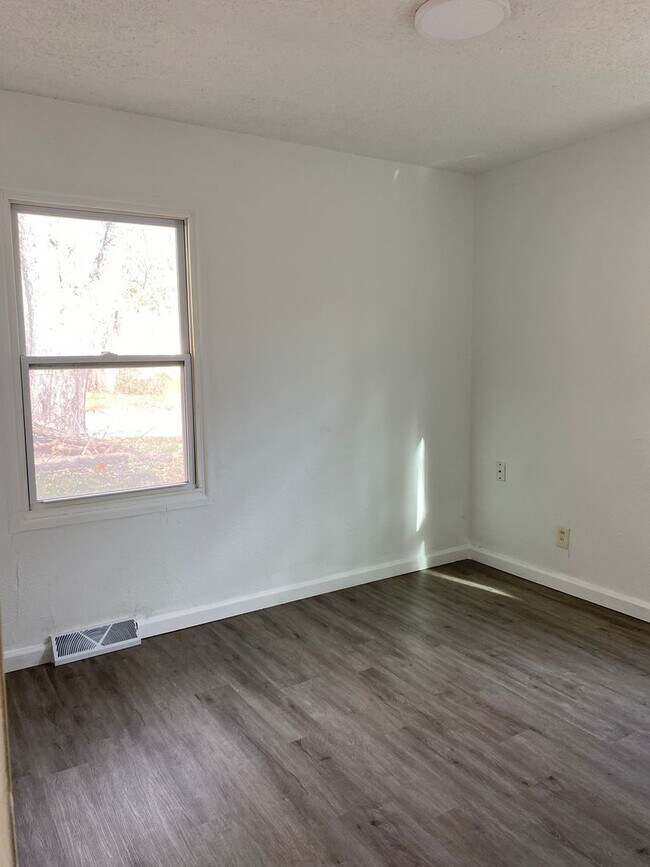 Photo - LIMITED TIME**NO APPLICATION FEE**1/2 OFF DEPOSIT**