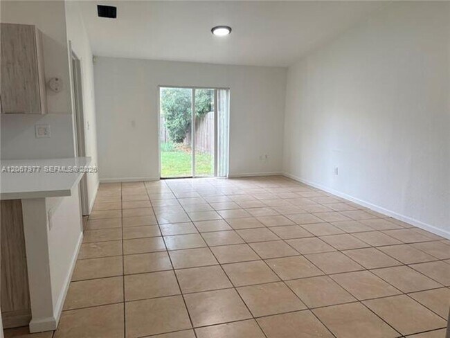 Photo - 11537 Louis St