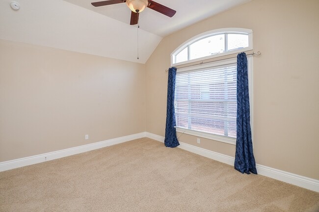 Photo - 5835 Stratford Gardens Dr