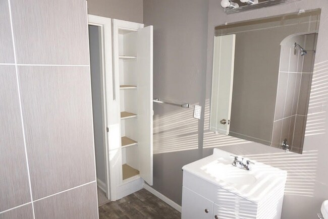 Photo - 1813 N Oliver Ave