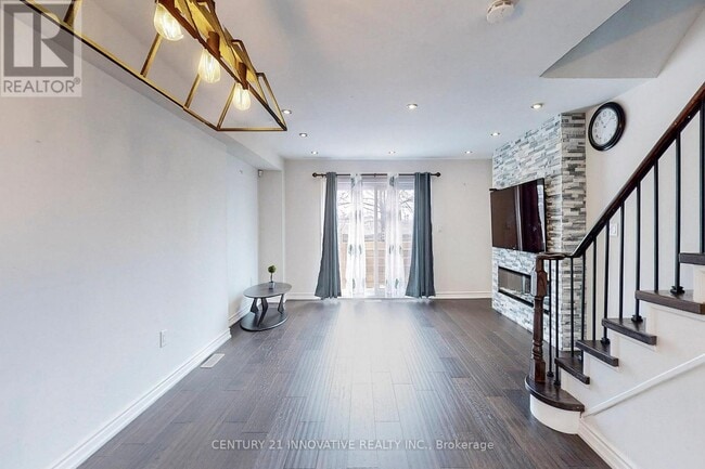 Photo - 1635 Pickering Pkwy