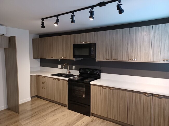 Photo - 7347 Haskell Ave Unidad 106