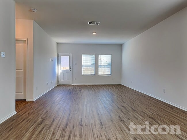 Photo - 108 Mica Trl