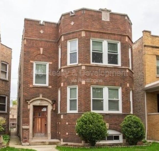 Building Photo - 3841 N Sawyer Ave Unit G