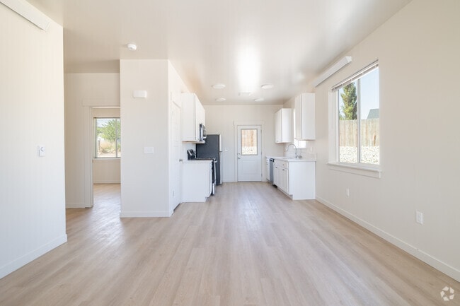 1BR, 1BA - 702SF - Living Room / Kitchen